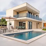 Kana Vila
