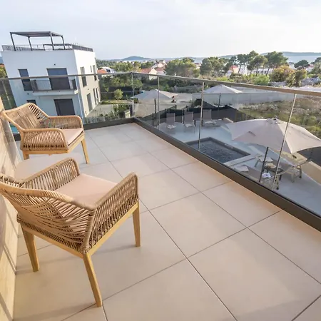 Kana ブロダリツァ